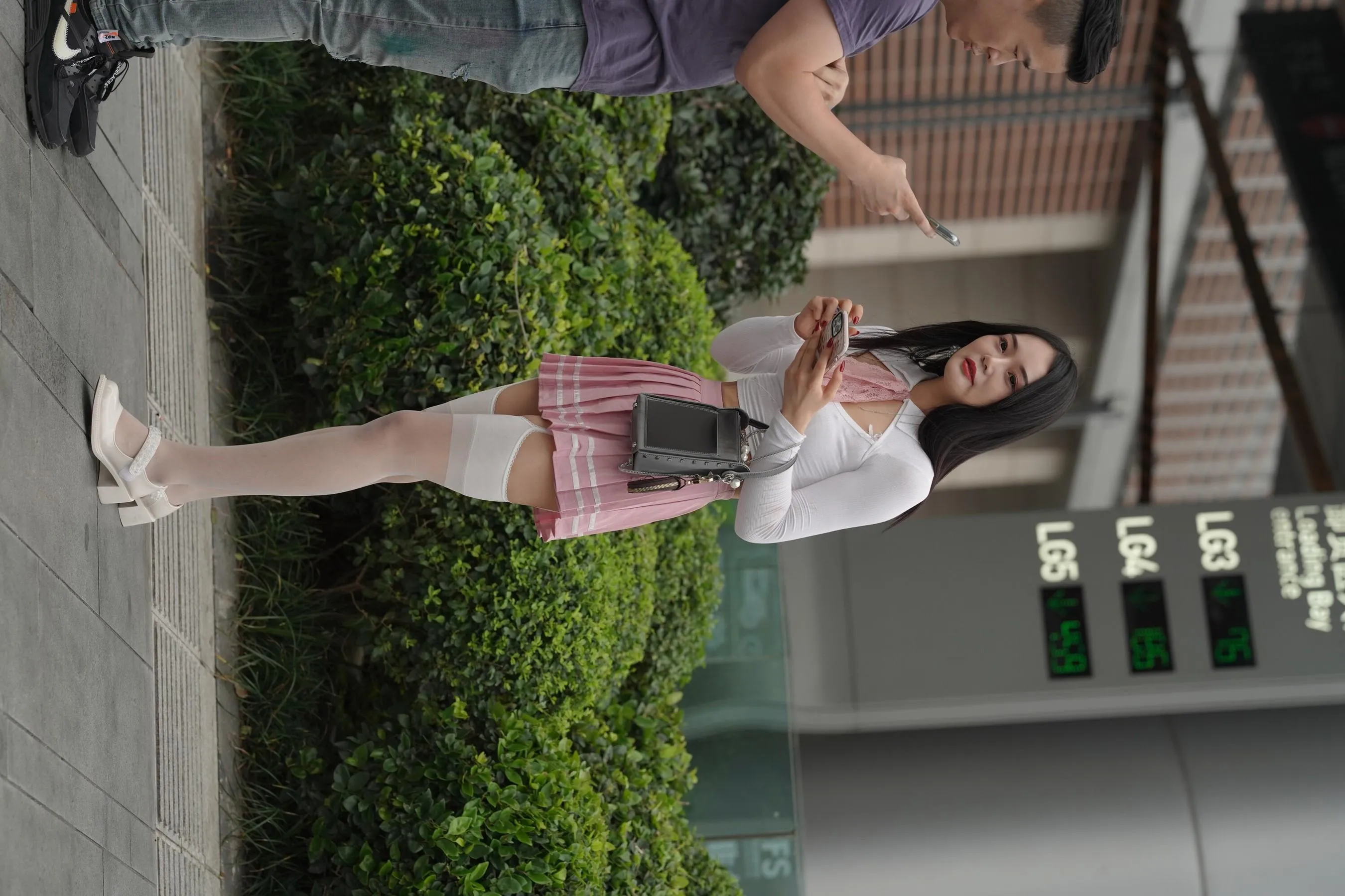 魔镜街拍 NO.161 街拍白丝吊带袜美女 [109P]插图